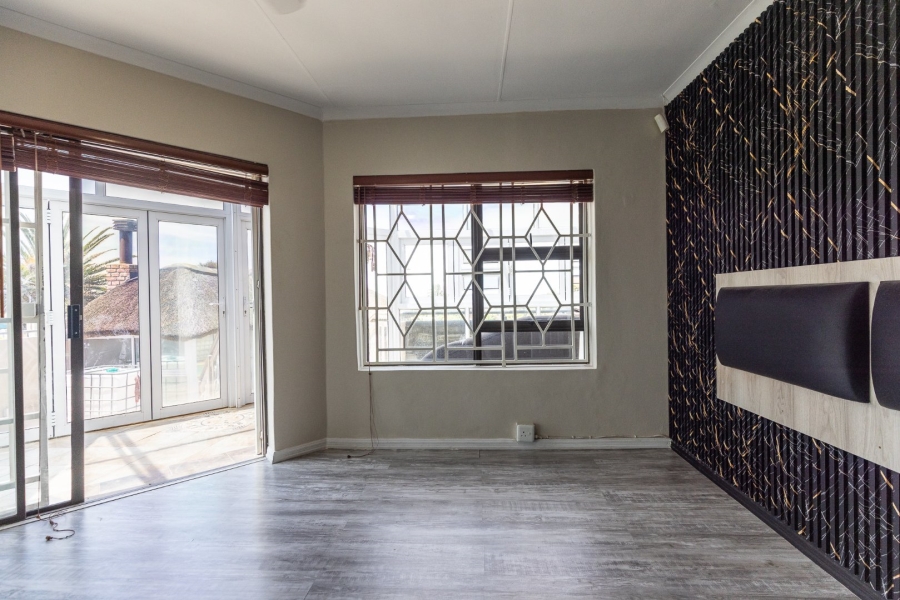 4 Bedroom Property for Sale in Bluewater Bay Eastern Cape